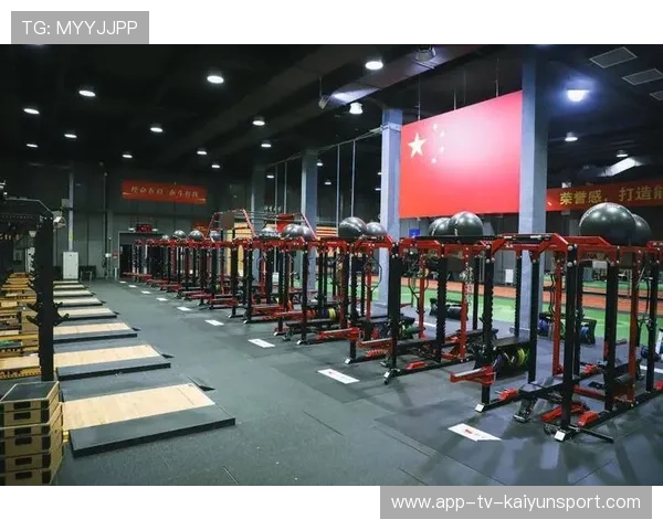 举重训练中心开放日吸引家长参观，青训热度持续上升