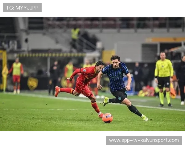 泽林斯基弧顶起脚轰出世界波直挂死角，助国际米兰锁定胜局