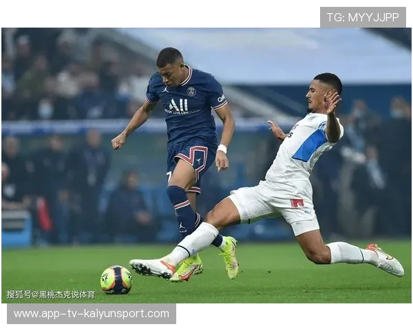 萨利巴在中场果断断球，发起反击直找哈弗茨