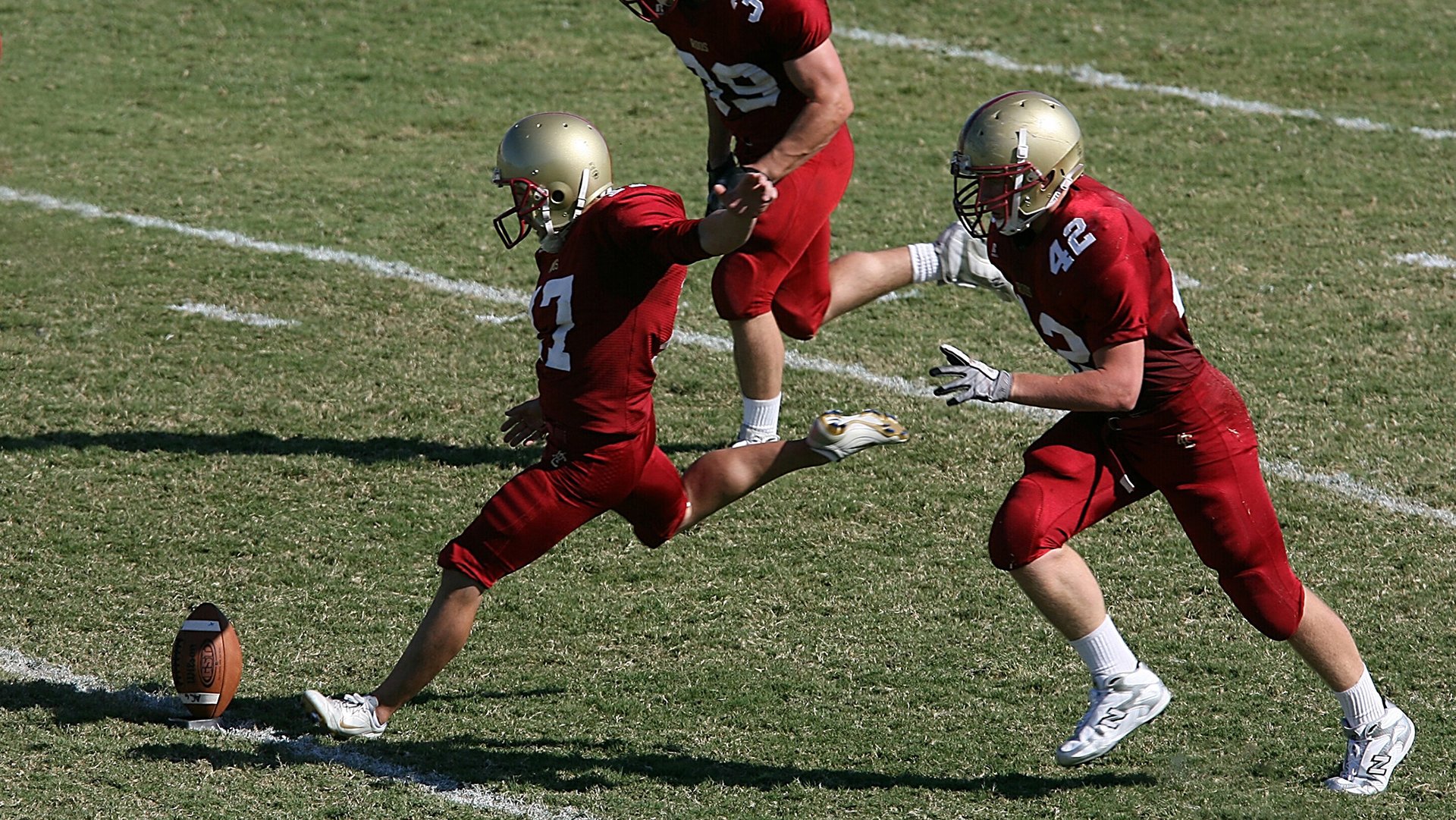 开云体育-比尔带领酋长再度取胜，球队保持榜首，比尔实力